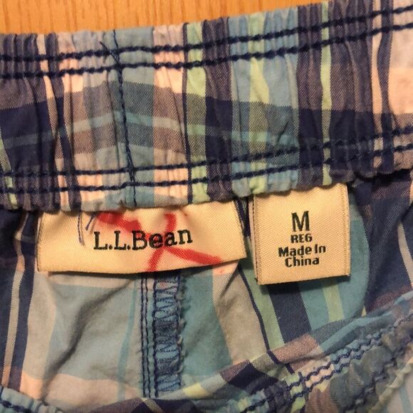 L.L bean size medium pull on shorts - Picture 2 of 4